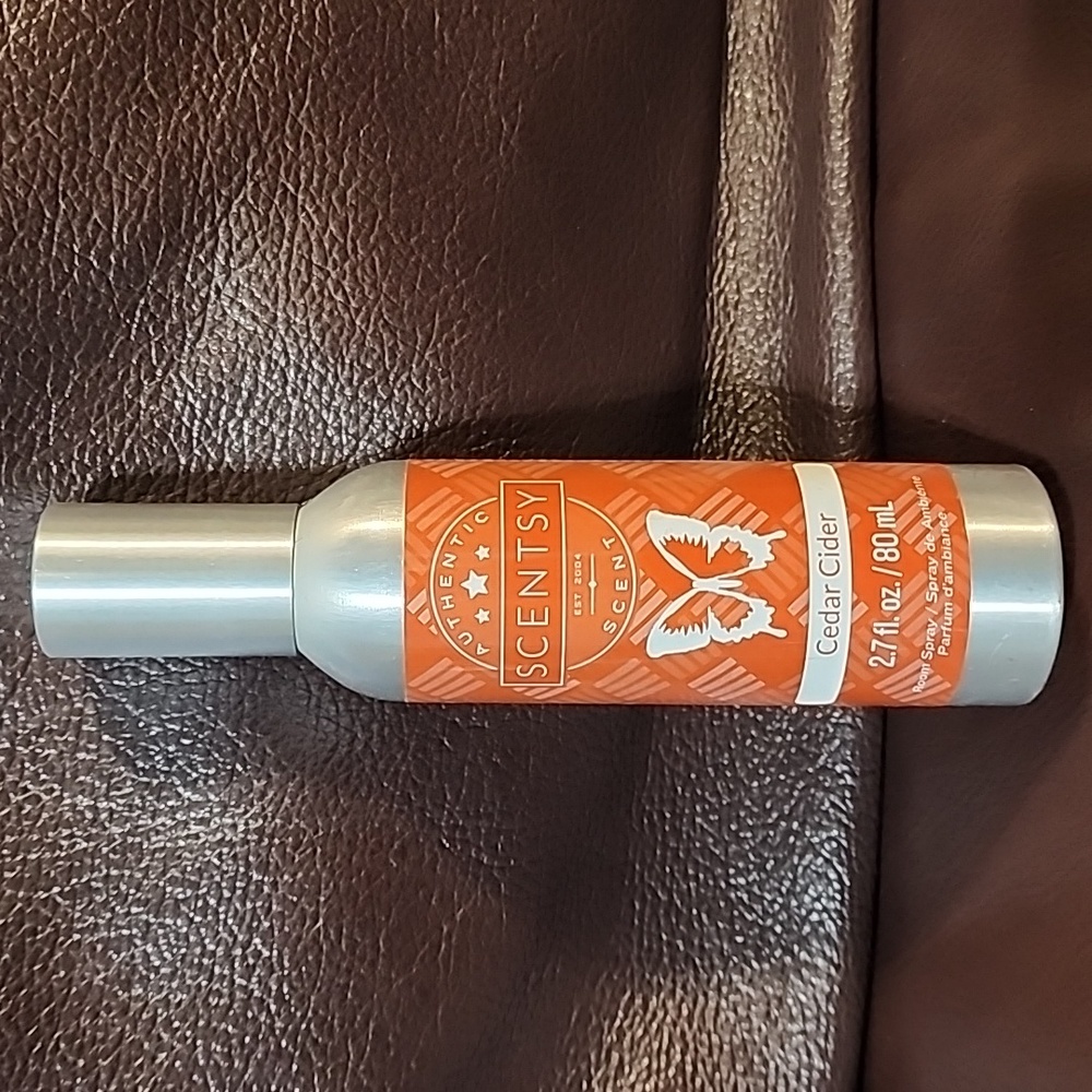SCENTSY ROOM SPRAY ''Cedar Cider"